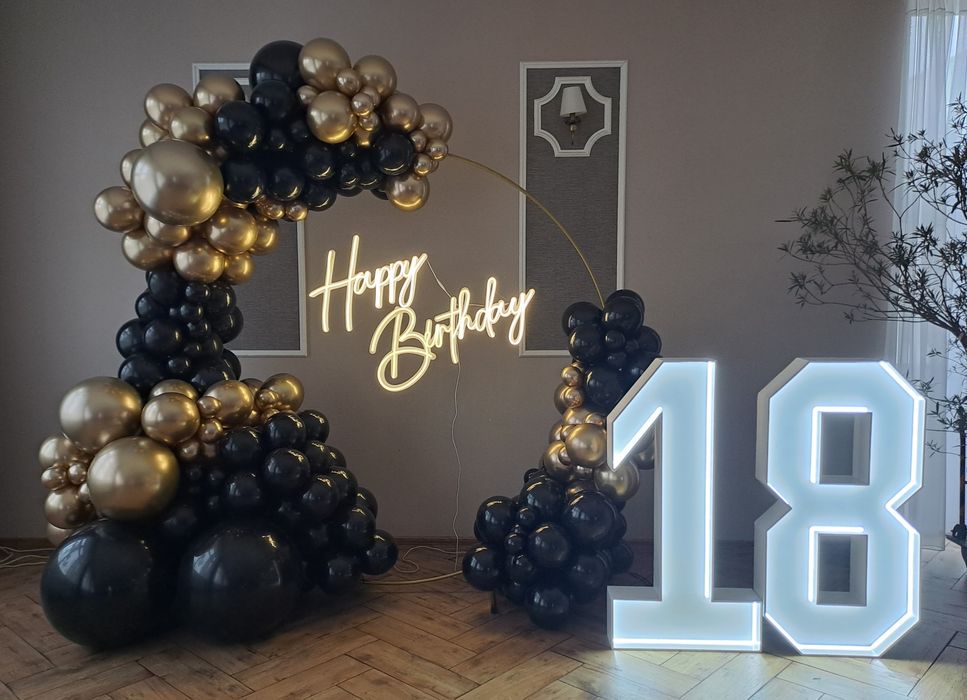 Dekoracja balonowa koło ścianka na chrzest komunia roczek balony