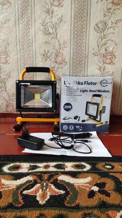 акамуляторний прожектор ,ліхтар