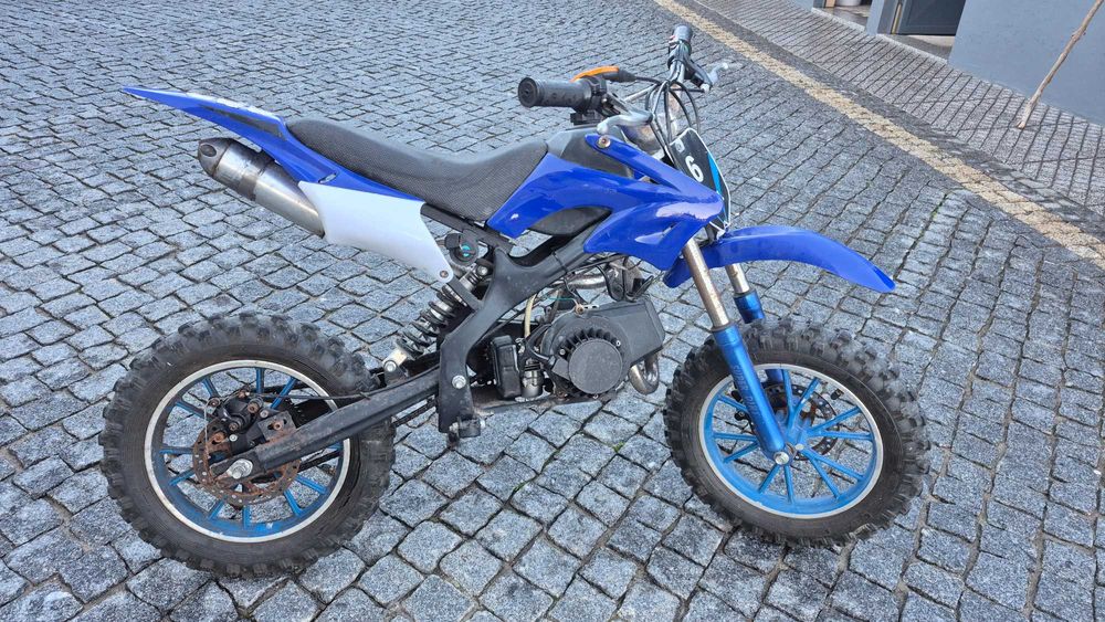 MINI MOTO 50CC 2 TEMPOS A FUNCIONAR A 100%-PURA DIVERSÃO PARA CRIANÇAS