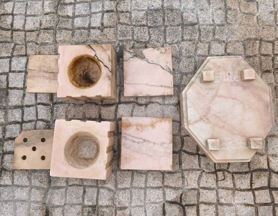 Floreiras Fúnebres em Mármore Rosa Anos 60