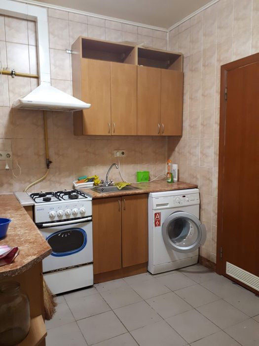 Здаю ліжко місце кімната під ключ для 2-3  чол