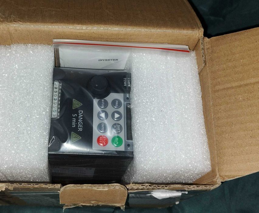 Преобразователь напряжения частотный VFD 220В на мощность 2.2 кВт