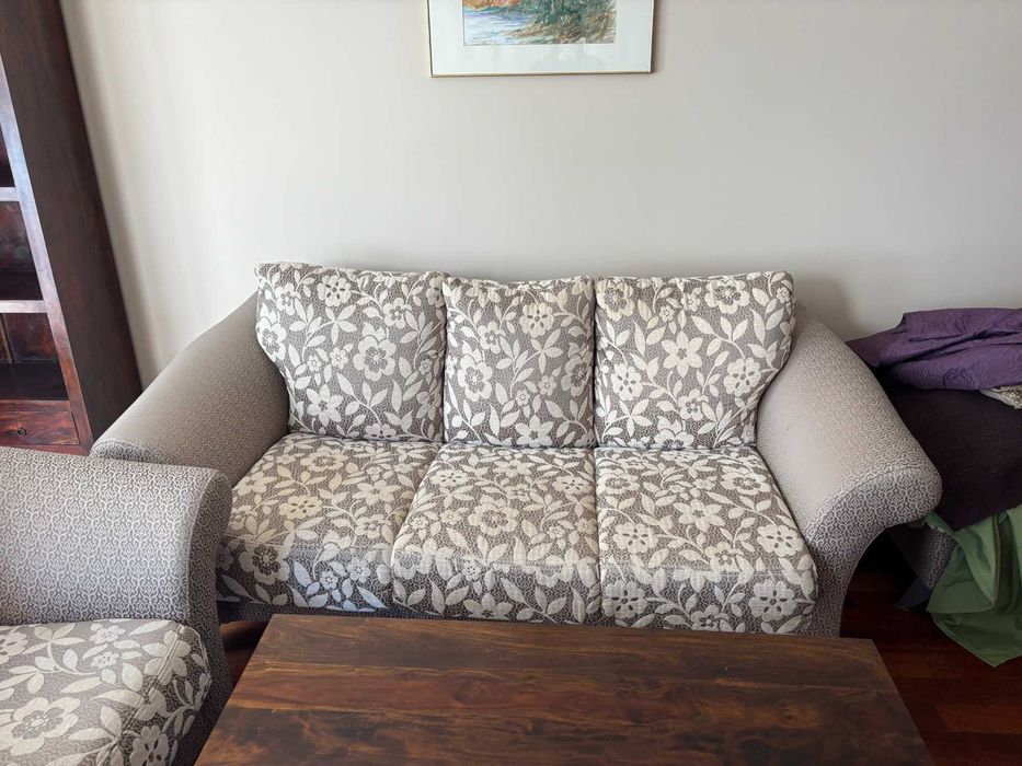 Zestaw wypoczynkowy Aris - sofa, fotel, pufa. Kanapa w super stanie