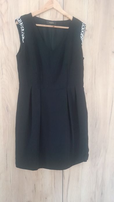 Sukienka Reserved rozmiar 42 mini czarna ze zdobieniami