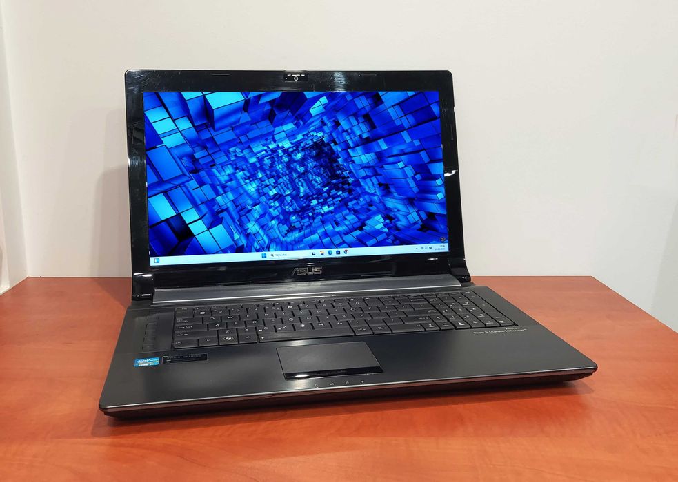 Laptop multimedialny 17.3" - i7 16GB 750GB Win11 Office Gry