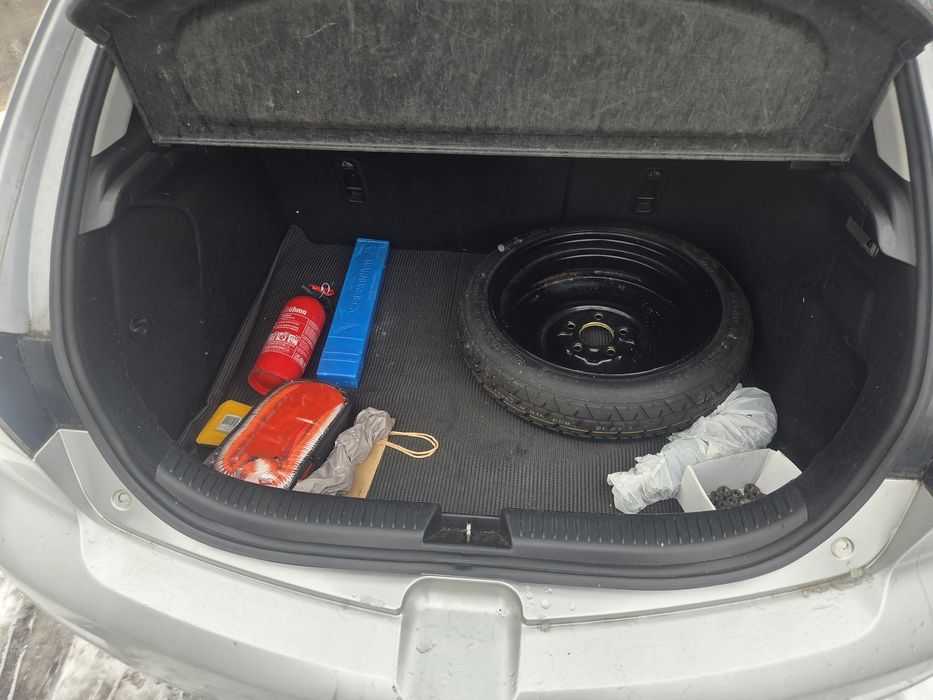 Mazda 3 5drzwi 05r 2.0Lpg 9lat zadbany klima ksenony 2kpl kół wysyłka