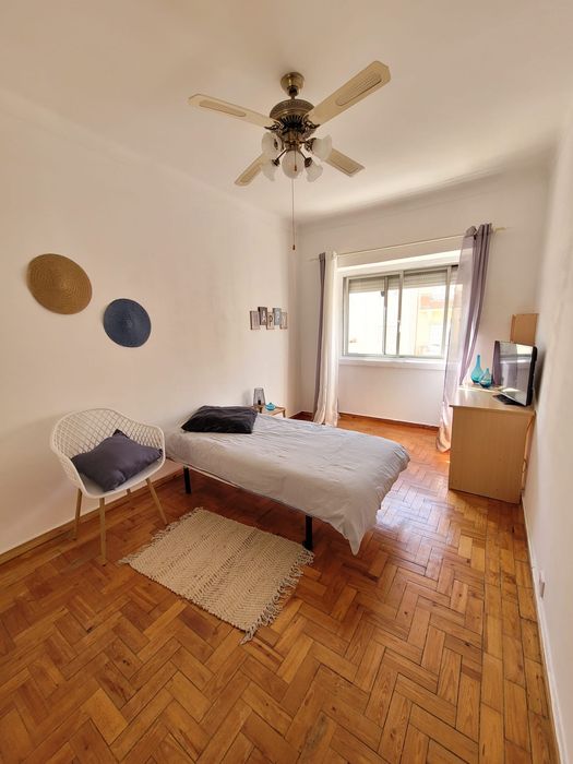 Quarto arrendar Almada