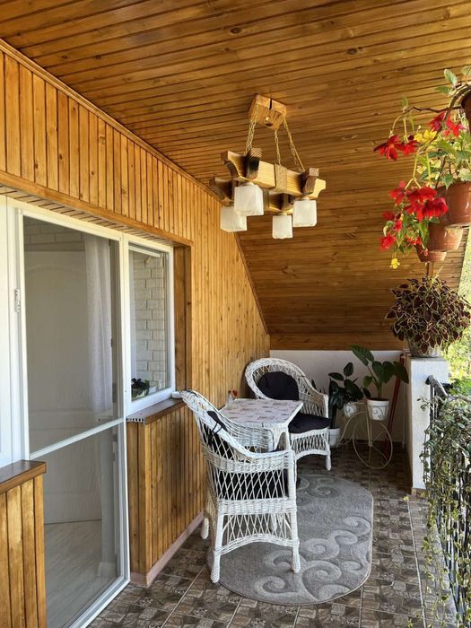 Здається другий поверх