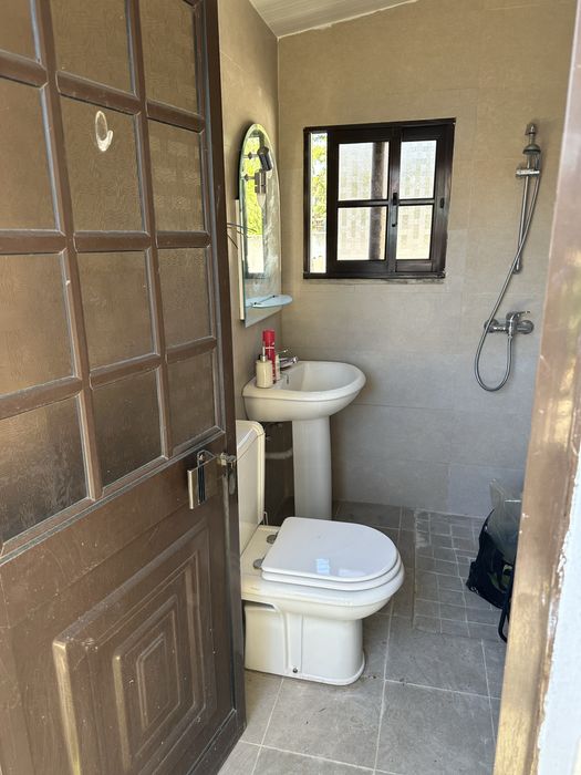 Alugo metade de Terreno