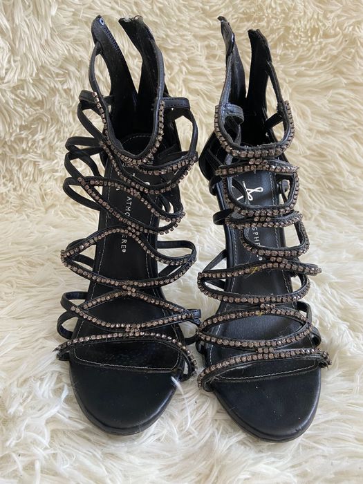 Czarne szpilki z kryształkami