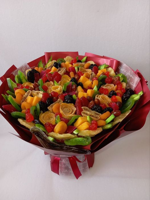 Букети із сухофруктів, цукерок.  Їстівні букети.