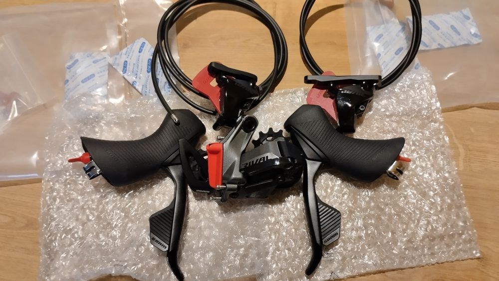 Klamkomanetki przerzutka Sram Rival AXS XPLR