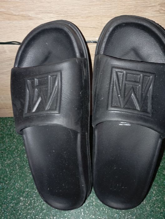 Sprzedaję klapki. H&M