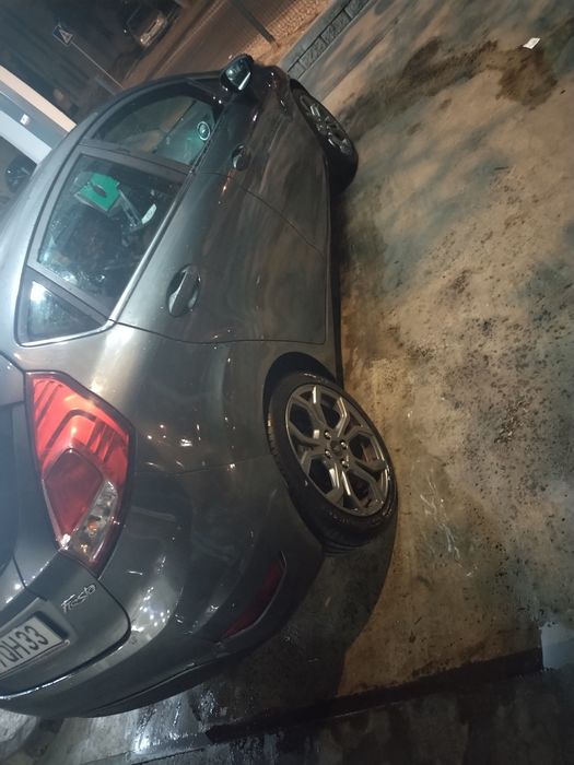 FORD FIESTA 1.5 5.800 negociável