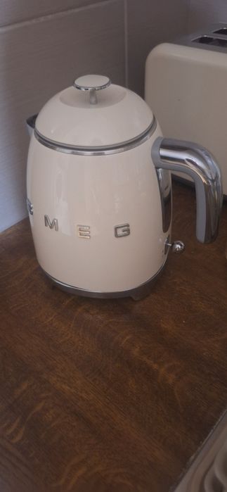 Czajnik elektryczny Smeg 0.8 sliczny Beżowy