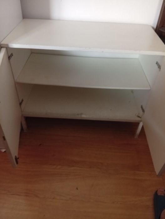 Cómoda  branca chaves