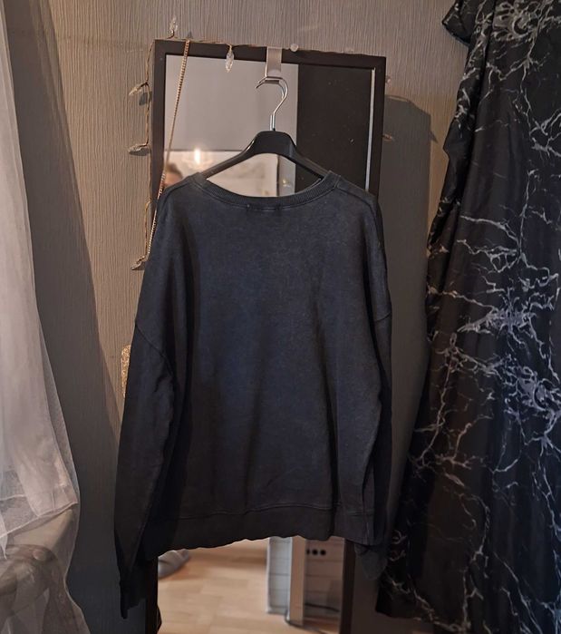 Pull & Bear bluza z motywami astrologcznymi dla zodiakary