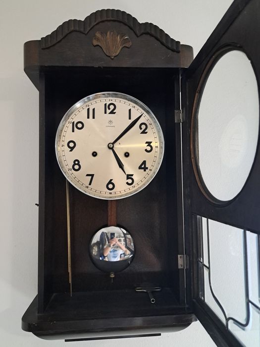 Gabinetowy zegar wiszący Junghans