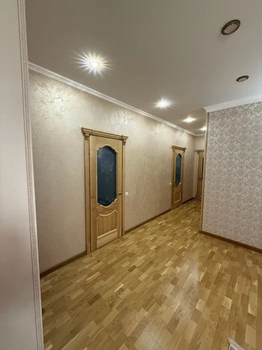 3 - комн. квартира 127 м. кв. 4/23 эт. ЖК Кировский. Ремонт. Мебель. Техника.