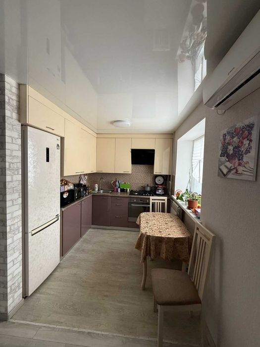 Однокімнатна квартира в цегляному будинку!