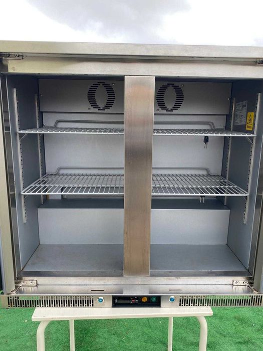 Armário frigorifico com portas de vidro