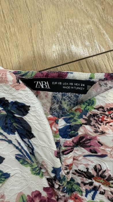 sukienka mini w kwiaty z Zary