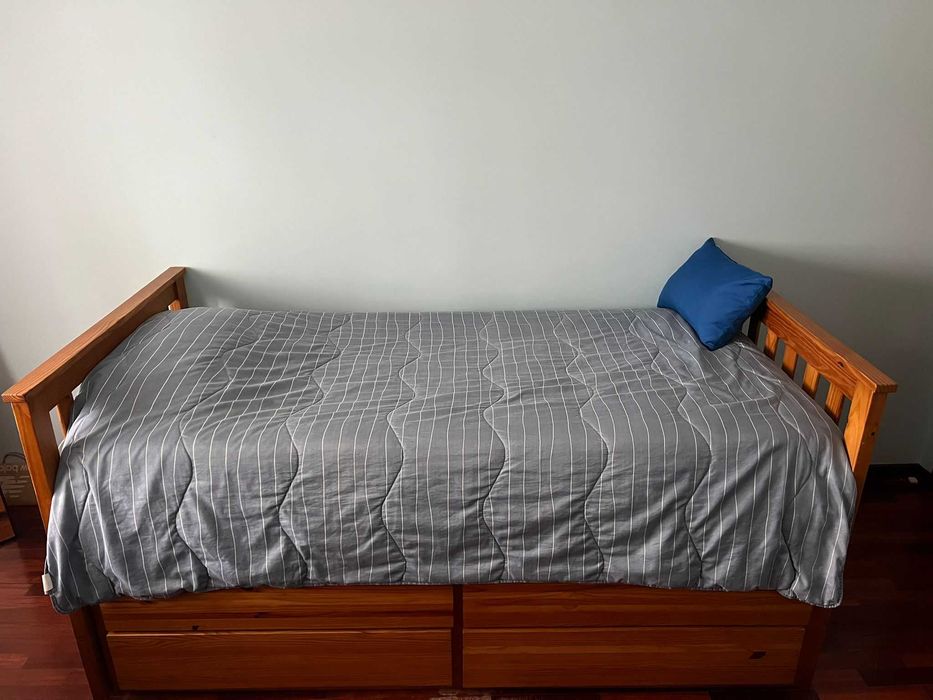 cama de solteiro com arrumação