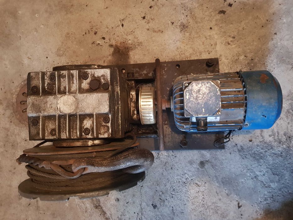 Wyciągarka- dźwig budowlany