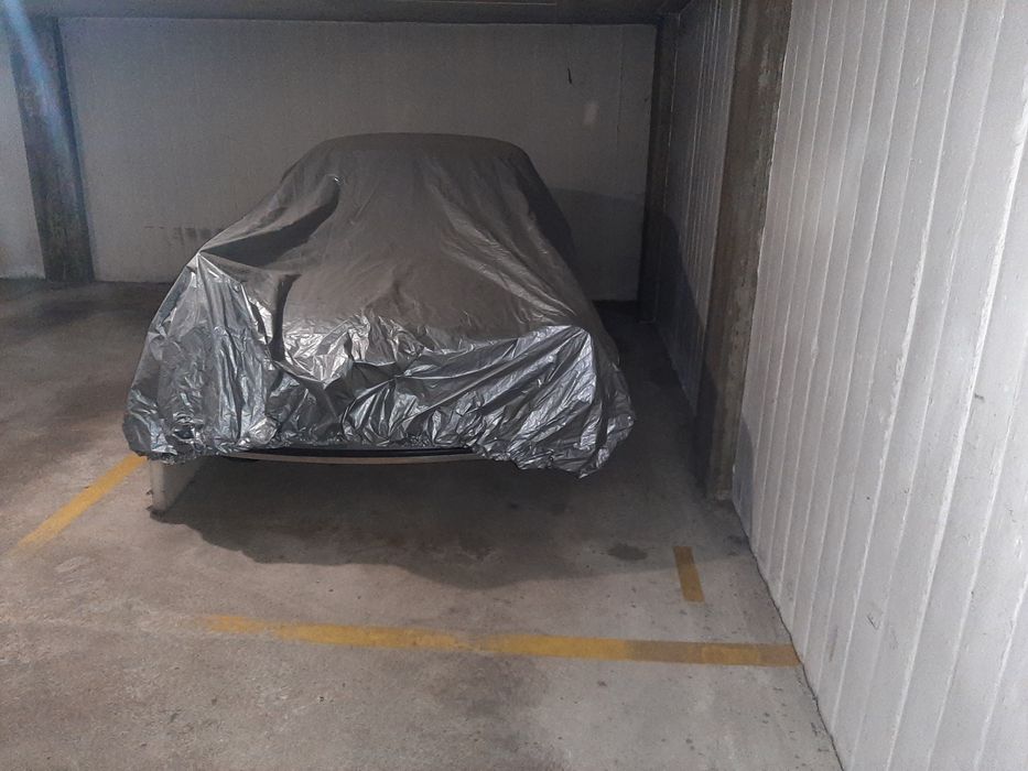 Lugar de garagem junto ao Continente/Lidl do Monte dos Burgos.