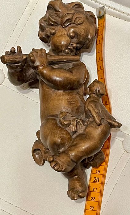 Путти деревʼяний.