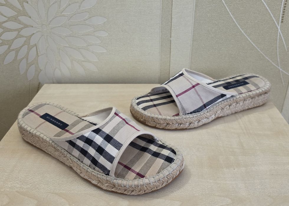 Жіночі шльопанці Burberry розмір 38