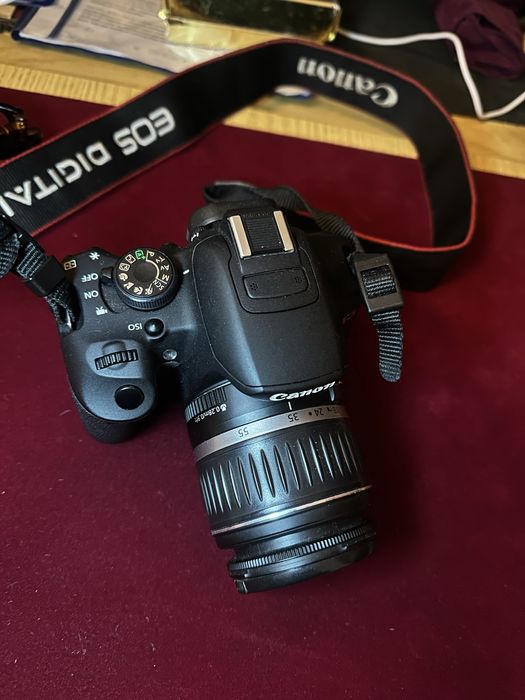 Canon 700 D , com 18-55 mm