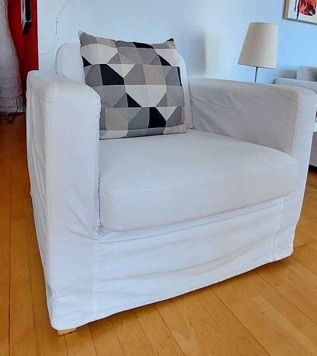 Sofás: 1 Sofá de 3 lugares e 2 Sofás de 1 lugar/poltrona