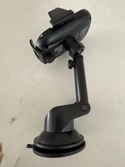 Uchwyt samochodowy do telefonu z łodowaniem indukcyjnym