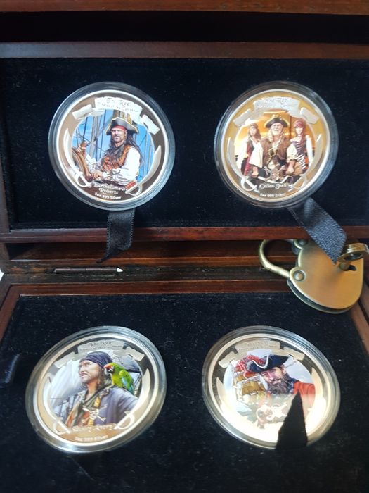 Набор монет - известные пираты