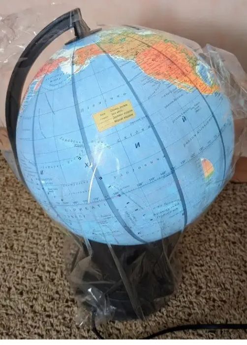 Глобус з підсвіткою