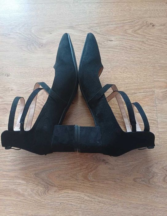 Czarne buty na obcasie