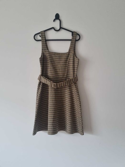 Krótka sukienka mini rozkloszowana w kratkę z paskiem dzianinowa