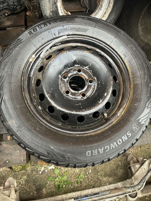 Продам гуму зимову 215/65/16