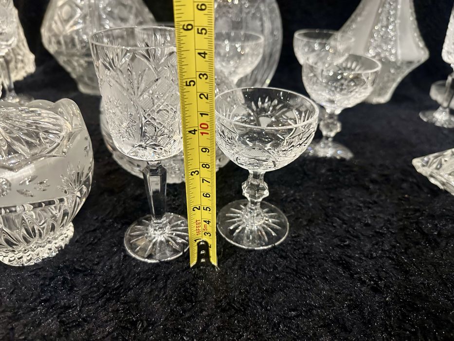 Ваза графин кувшин  рюмки конфетница резной хрусталь Чехия