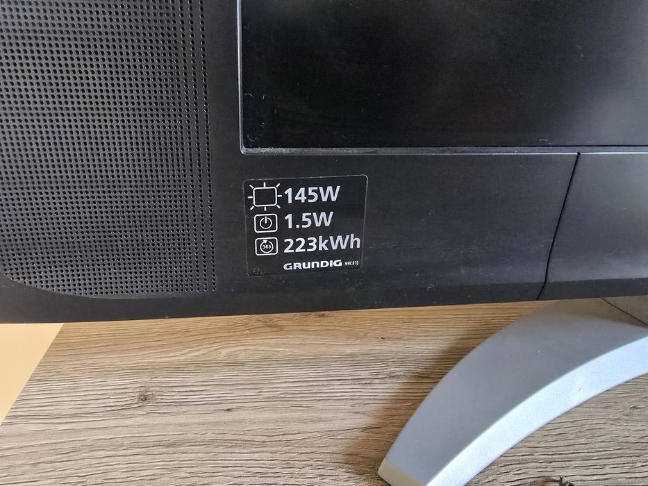 Telewizor GRUNDIG 32” LCD – sprawny, solidny, z podstawą