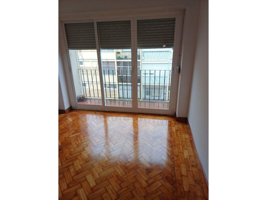 Apartamento T2 com Varanda - Queluz — Queluz E Belas, Lisboa
