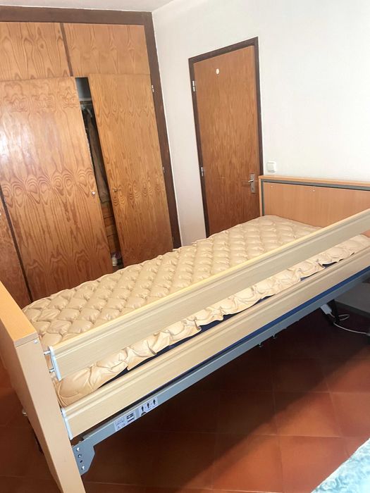 Cama articulada com colchão + colchão anti escaras + compressor