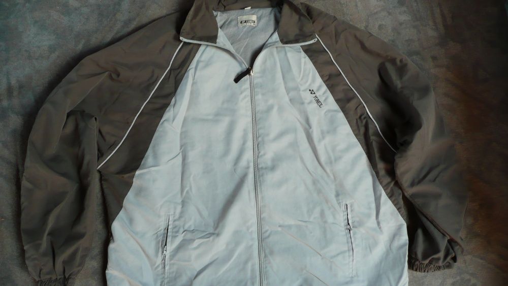 świetny dres YONEX L