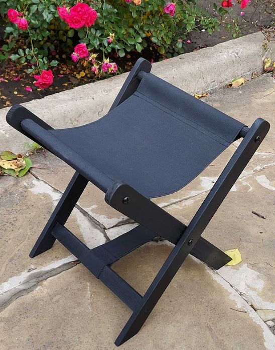 Підставка дерев'яна під сумки.