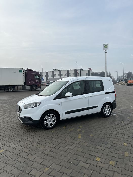 Wynjem auta Ford Transit Courier krótko i długoterminowy  2018 5 osób