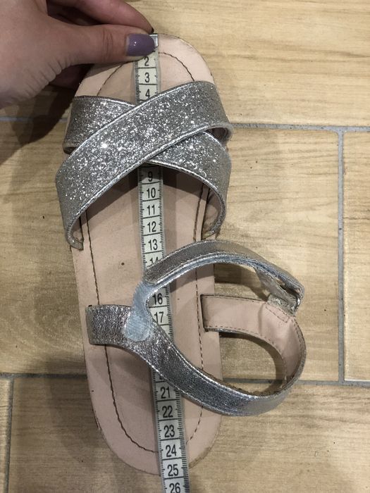 Босоніжки сандалі