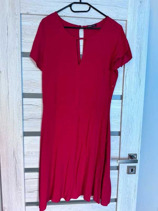 Czerwona sukienka Cropp rozm. L
