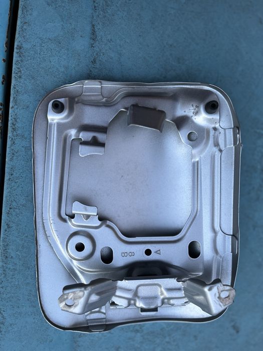 Кришка-лючок заправочного баку на  Toyota  Camry 70(usa)