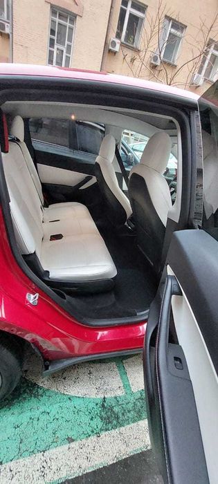 Tesla model Y, 2021, 7 місць